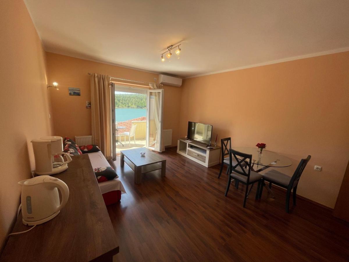 אוברובץ Apartments Duje Ribnica מראה חיצוני תמונה