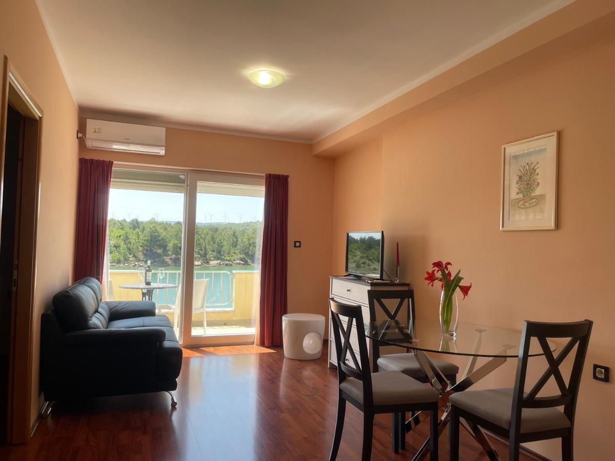 אוברובץ Apartments Duje Ribnica מראה חיצוני תמונה