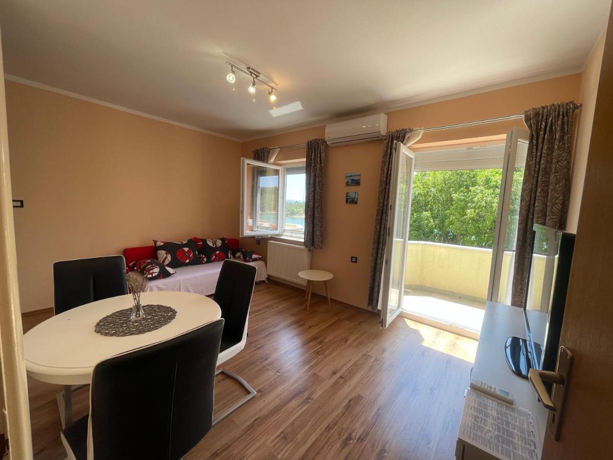 אוברובץ Apartments Duje Ribnica מראה חיצוני תמונה