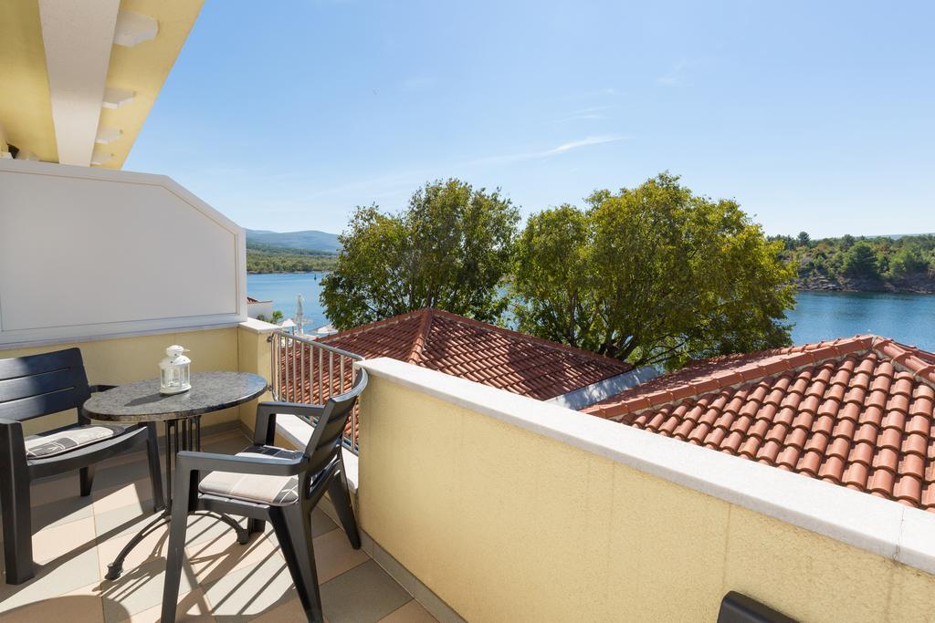 אוברובץ Apartments Duje Ribnica מראה חיצוני תמונה