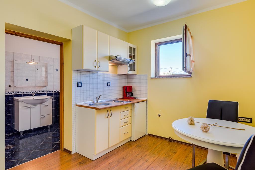 אוברובץ Apartments Duje Ribnica מראה חיצוני תמונה