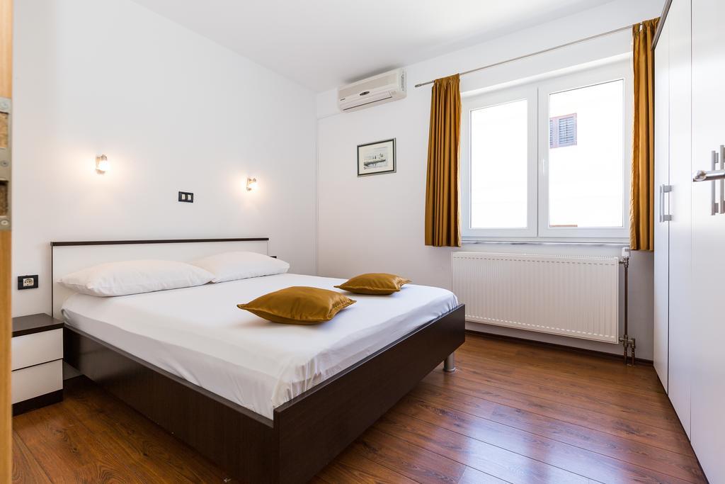 אוברובץ Apartments Duje Ribnica מראה חיצוני תמונה