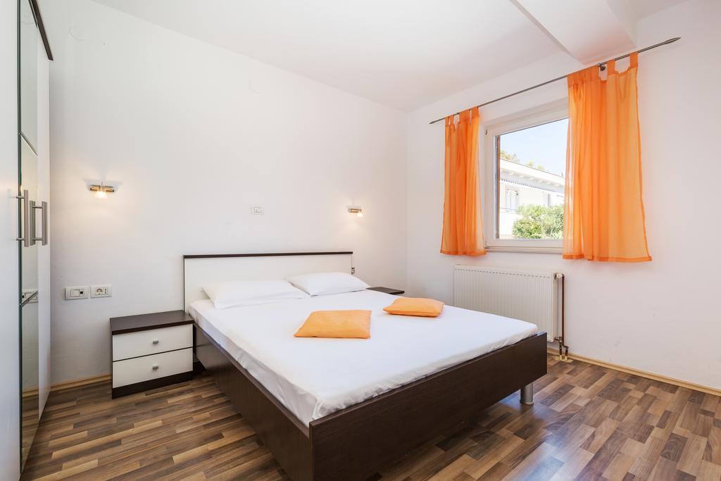 אוברובץ Apartments Duje Ribnica מראה חיצוני תמונה