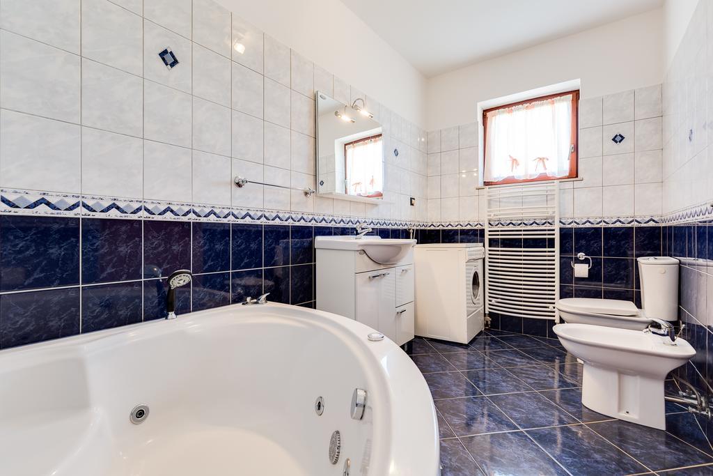 אוברובץ Apartments Duje Ribnica מראה חיצוני תמונה