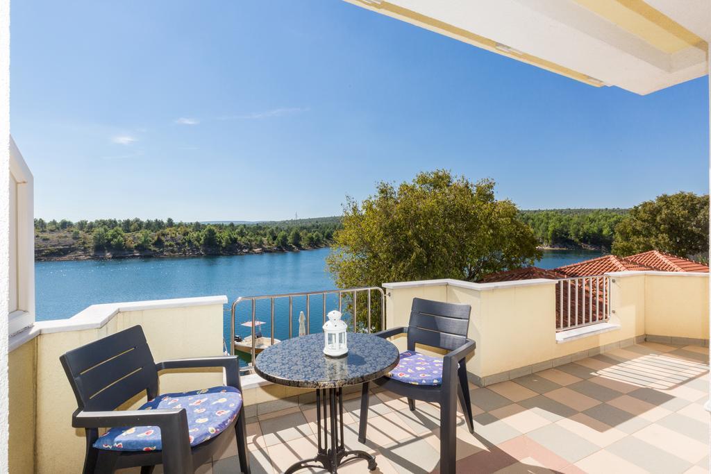 אוברובץ Apartments Duje Ribnica מראה חיצוני תמונה