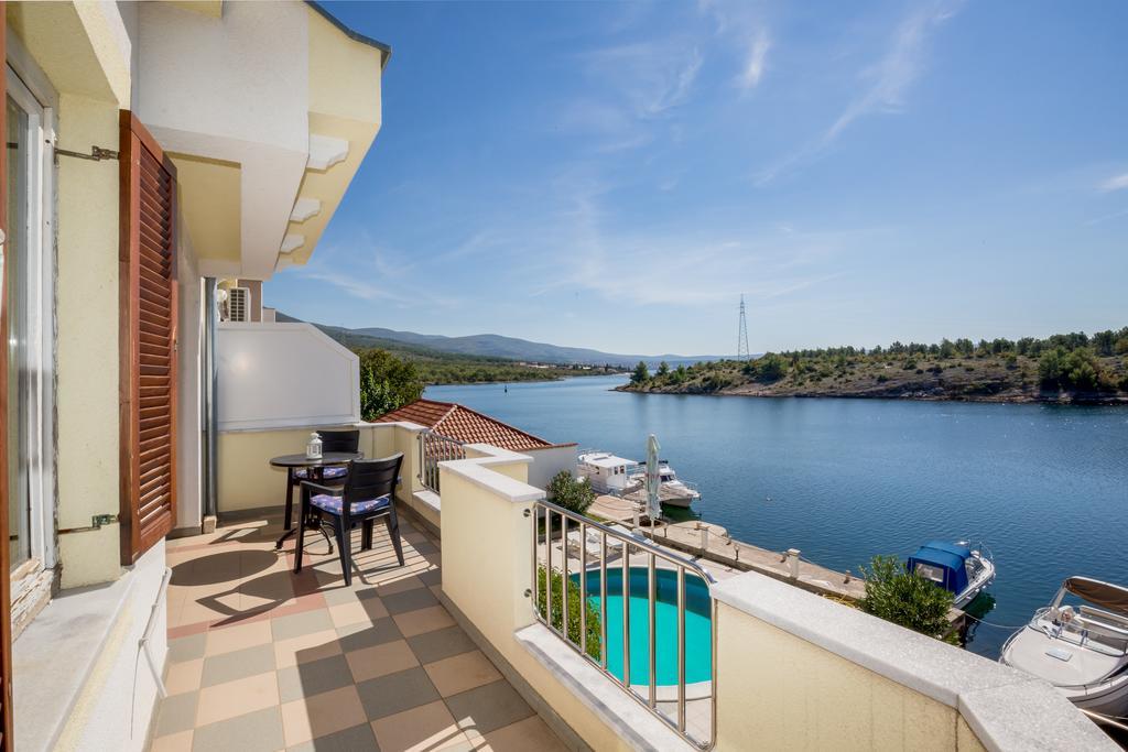 אוברובץ Apartments Duje Ribnica מראה חיצוני תמונה
